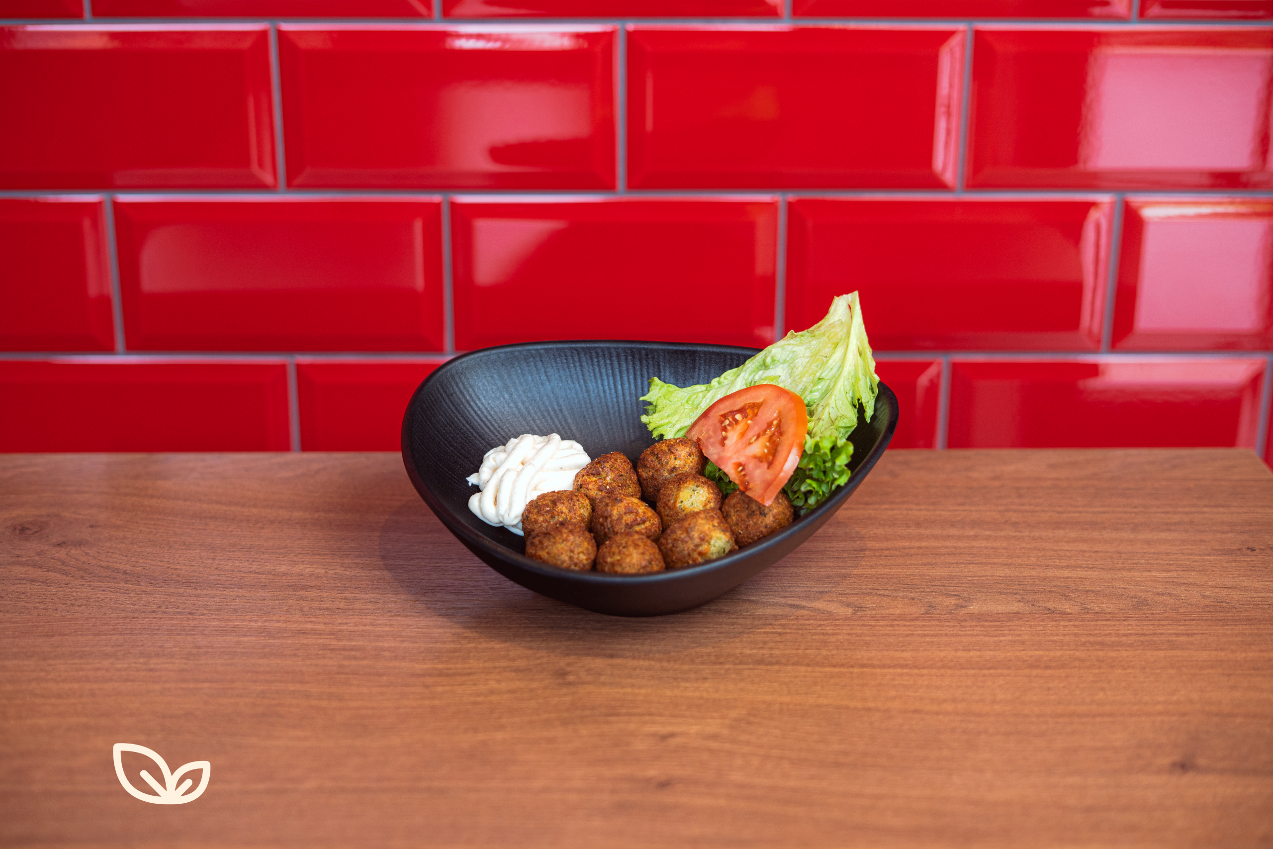 Falafel-Bällchen mit Knoblauchsauce - vegan